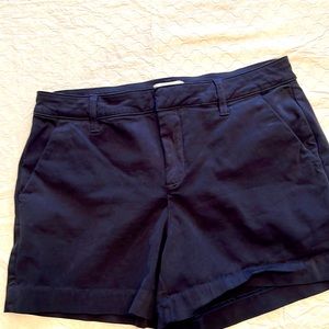 Meritage size 8 navy shorts